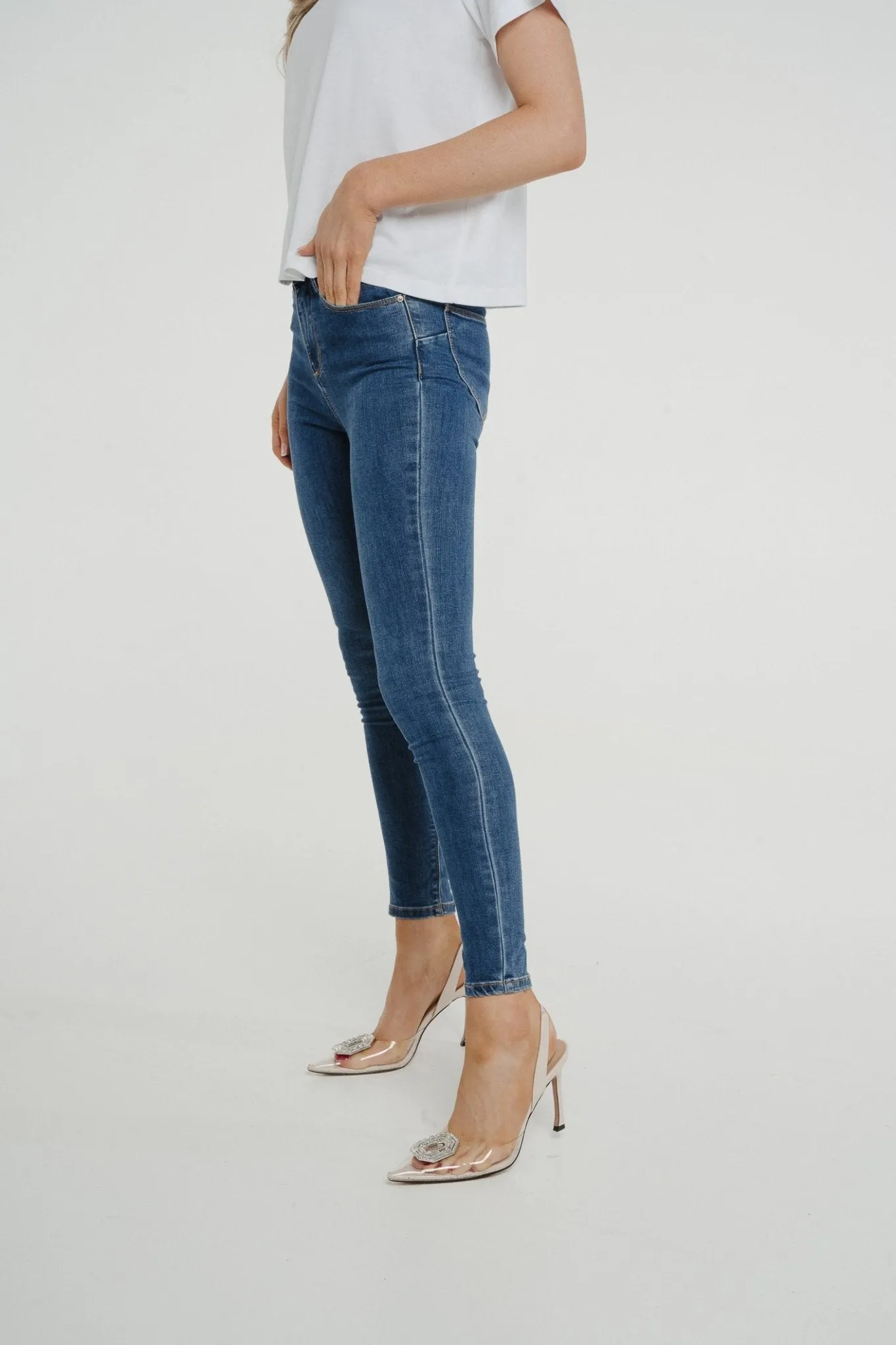 Cindy Bum Lift Jeans In Mid Wash