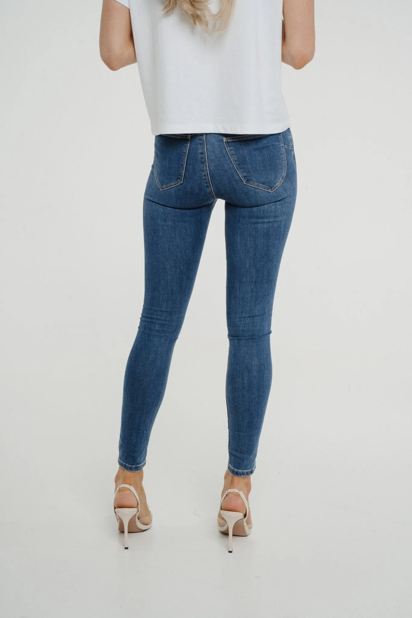 Cindy Bum Lift Jeans In Mid Wash