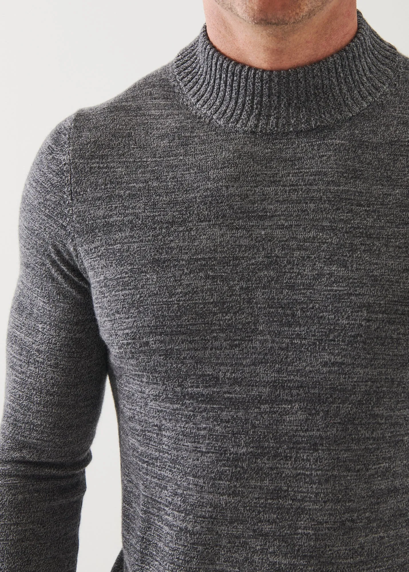 EXTRA-FINE MERINO MOCK NECK SWEATER