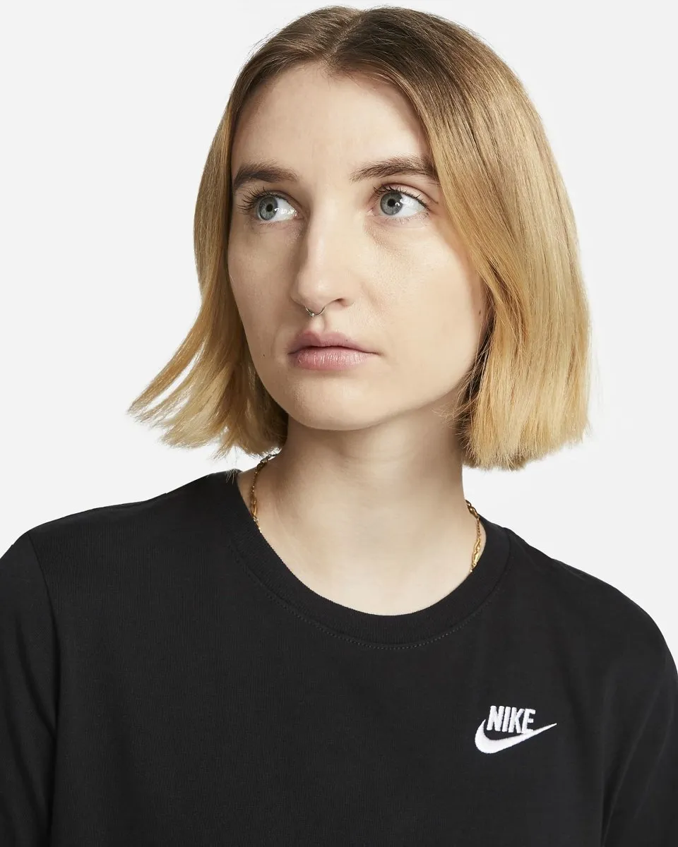 NIKE WOMEN'S SPORTSWEAR CLUB ESSENTIALS BLACK TEE